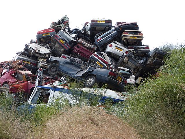 this image shows junk car removal in Highlands Ranch, CO