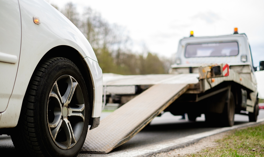 this image shows cheap towing services in Highlands Ranch, CO