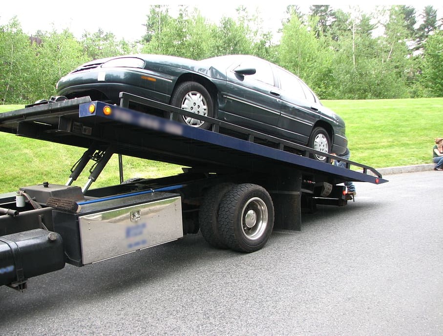 this image shows light-duty towing services in Highlands Ranch, CO